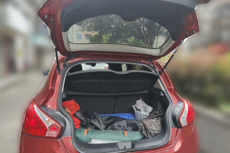 Used Nissan Tiida 2013 1.6L CVT Cool Cafe Edition Trunk