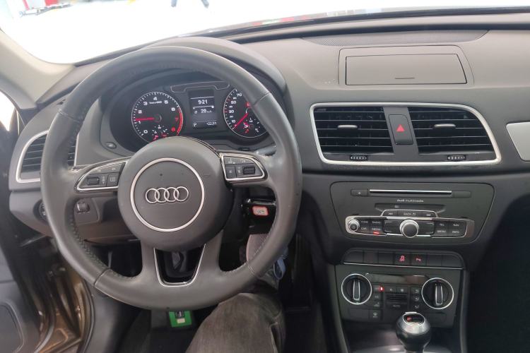 Used Audi Q3 2018 30th Anniversary Edition 30 TFSI Fashion Model Center Console