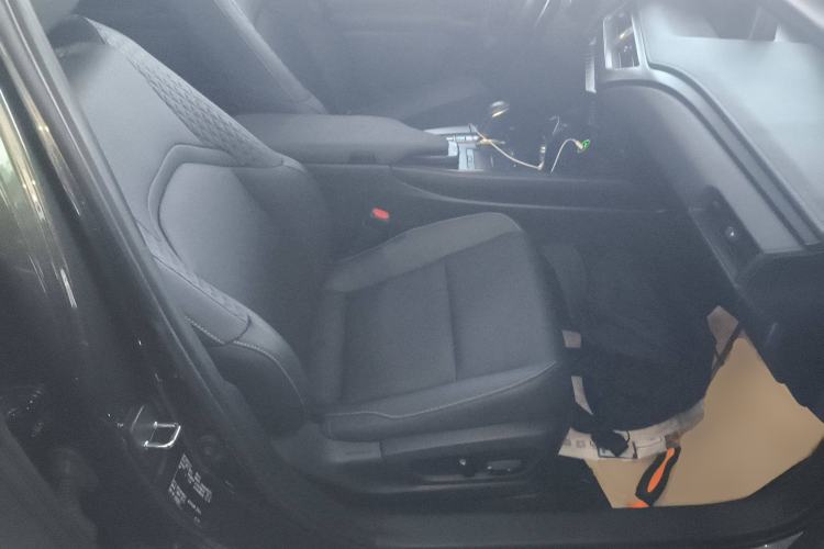 Used Lexus UX New Energy 2020 300e Pure·Joy Edition Right Front Seat