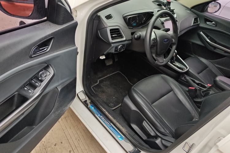 Used Ford Escort 2015 1.5L Automatic Fashion Model
