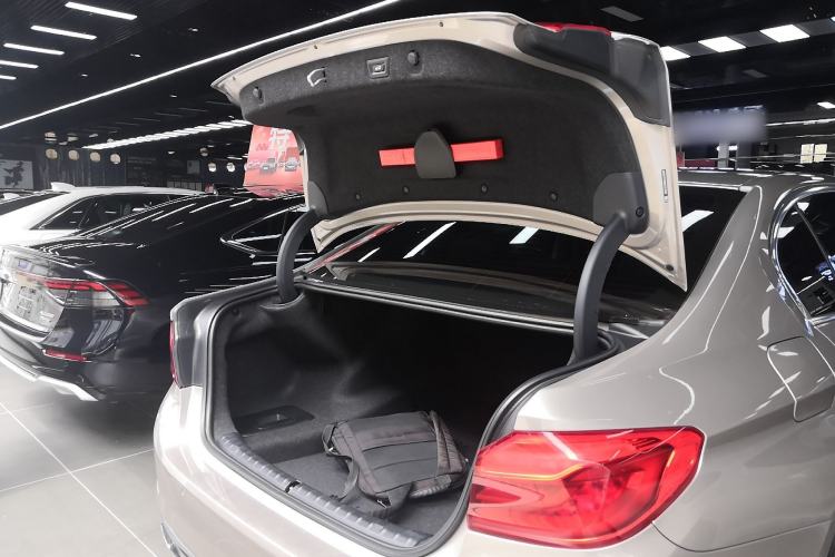 Used BMW 5 Series 2019 Facelifted 530Li Leading Edition Luxury Package
