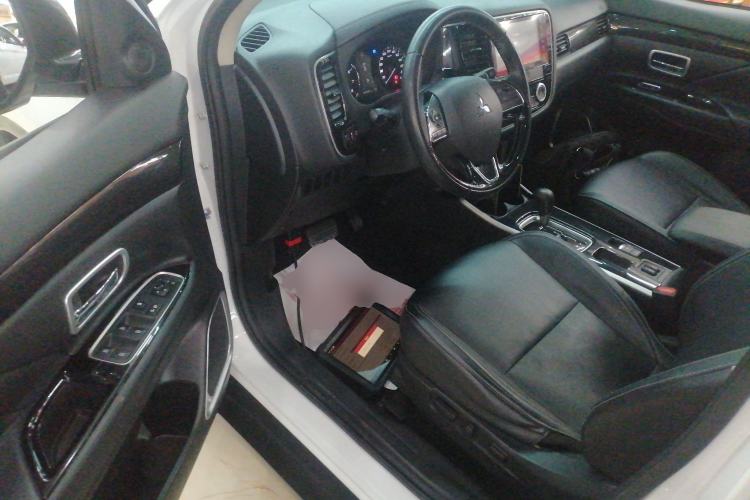 Used Mitsubishi Outlander 2020 2.0L Two-Wheel Drive Enjoyment Version 5 Seats
