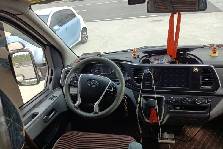 Used SAIC MAXUS Xintu V80 2023 2.0T Manual Classic Aoyuntong Long Wheelbase Mid-Height 6/7/8/9-Seater Steering Wheel