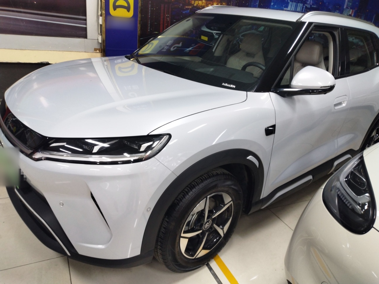 Под передней частью автомобиля