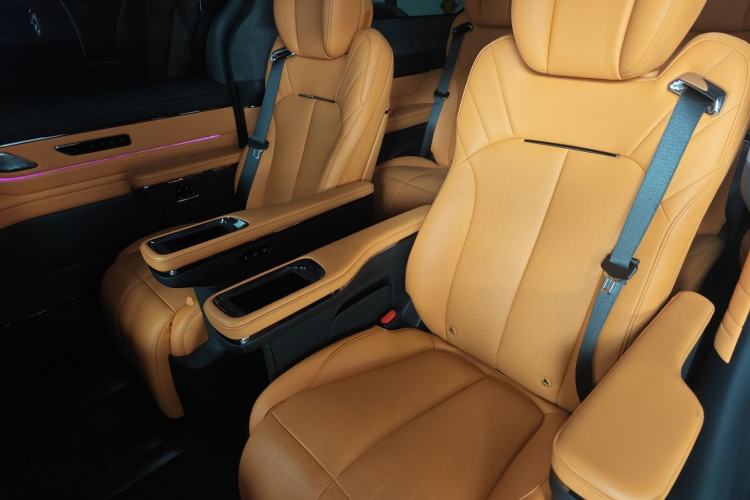 Used Geely Galaxy LEVC L380 2024 140-Degree 6-Seater All-Wheel-Drive Ultra