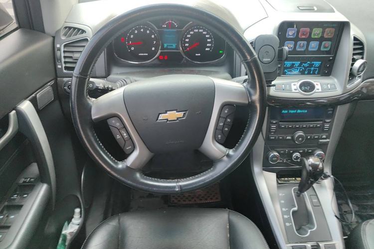 Used Chevrolet Captiva 2015 2.4L 4x4 Flagship Edition 7-Seater
