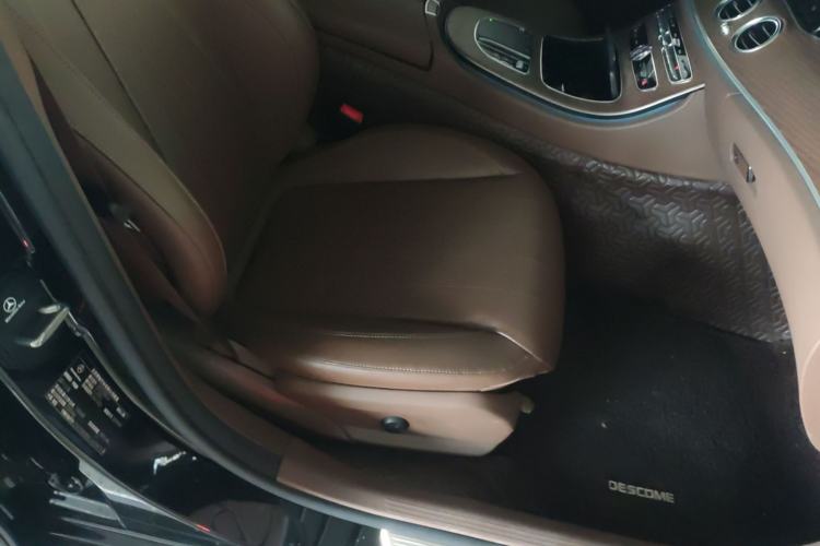 Used Mercedes-Benz E-Class 2019 Restyled E 300 L Luxury Edition Right Front Seat