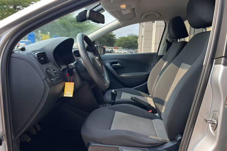 Used Volkswagen Polo 2014 1.4L Manual Fashion Edition Interior 1