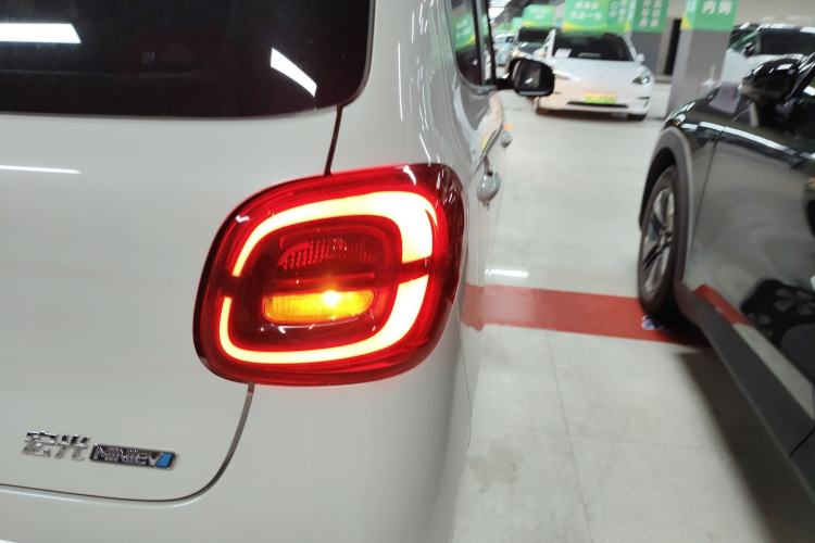Used Wuling Hongguang MINIEV 2025 Four-Door Version Advanced Edition Right Rear Taillight