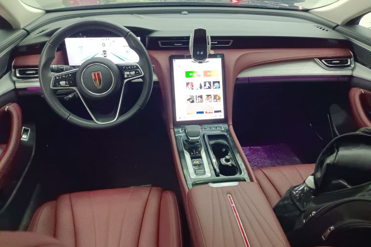 Used Hongqi H5 2025 2.0T Automatic Flag Edition – 500 000 Units Commemorative Version Center Console