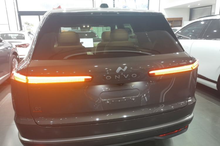 Used ONVO Luxeed L90 2025 Model—Ultra Six-Seater Version Rear