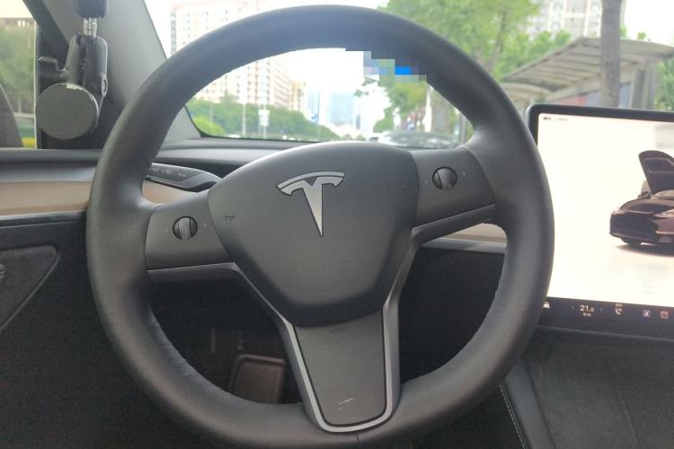 Used Tesla Model Y 2022 Long-Range All-Wheel-Drive Version
