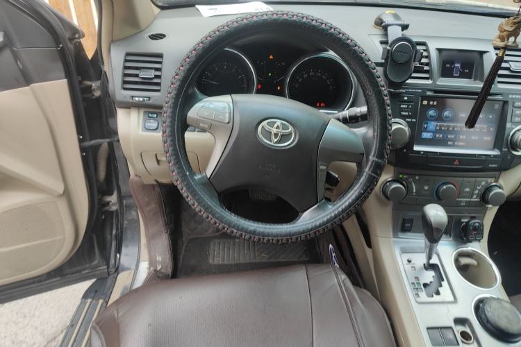 Used Toyota Highlander 2009 2.7L Two-Wheel Drive 5-Seater Sport Edition Steering Wheel