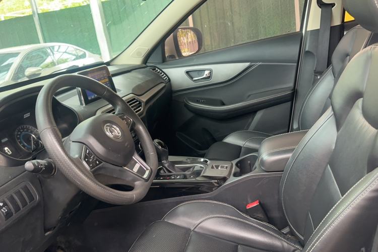 Used Dongfeng Fengon S560 2018 1.8L CVT Elite Model 7 Seats Interior 2