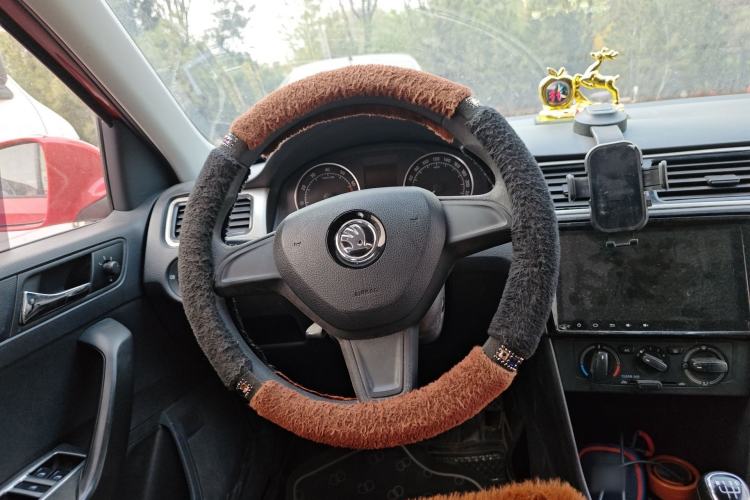 Used Skoda Rapid Spaceback 2016 Revised Version 1.4L Manual Front-Drive Edition Steering Wheel