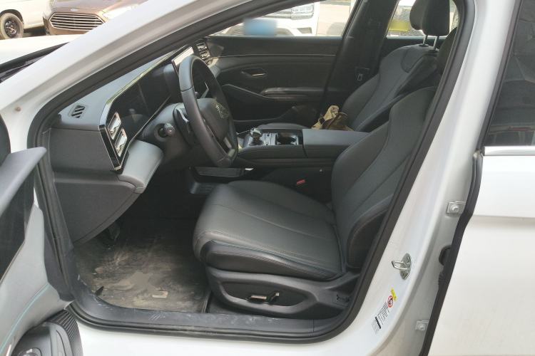 Used BYD Qin L 2025 DM-i Smart Drive 120KM Superior Model
