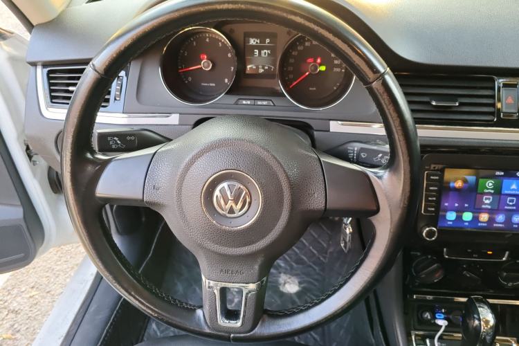 Used Volkswagen Bora 2015 Qihui Edition 1.6L Automatic Fashion Model Steering Wheel