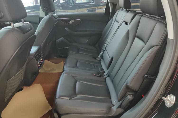 Used Audi Q7 2022 55 TFSI quattro S line Sport model
