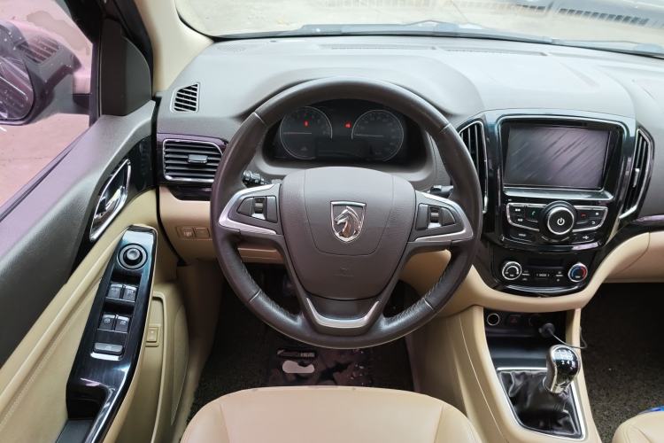 Used Baojun 730 2014 1.5L Manual Luxury Navigation ESP Version 7 Seats Steering Wheel