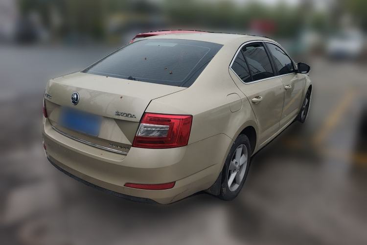 Used Skoda Octavia 2015 1.6L Manual Yijie Edition Rear Right 45 Deg