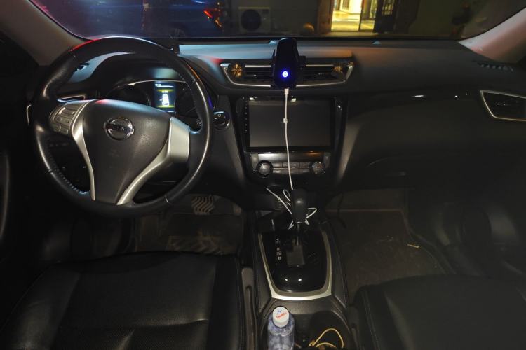 Used Nissan X-Trail 2016 2.5L CVT Sport Edition 4WD Center Console