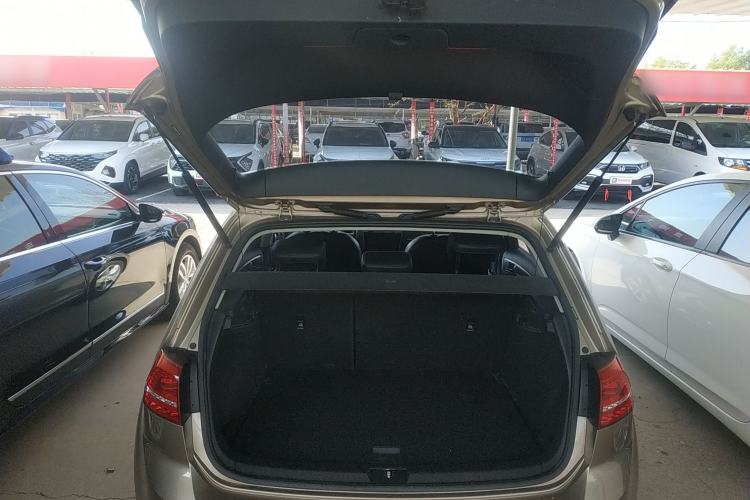 Used Volkswagen Golf 2015 1.4TSI Automatic Luxury Model Trunk