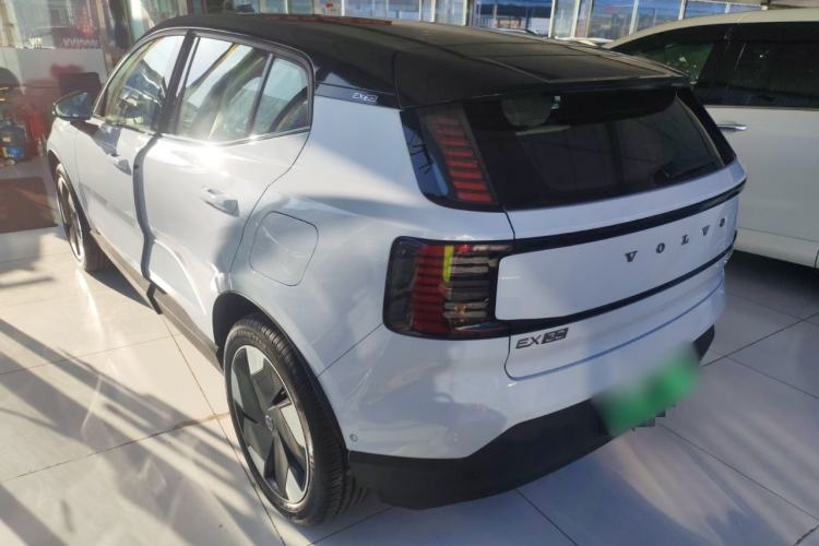 Used Volvo EX30 2025 Rear-Drive Long-Range Version Ultra