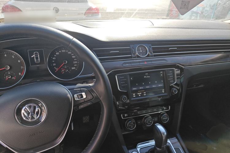 Used Volkswagen Magotan 2017 330TSI DSG Luxury Model
