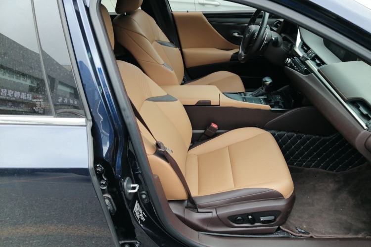 Used Lexus ES 2020 200 Excellence Edition Right Front Seat