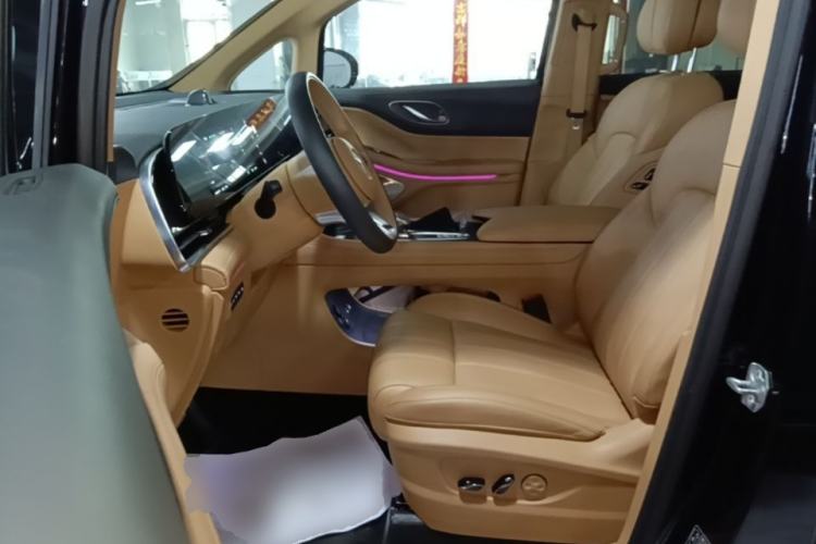 Used VOYAH Dream 2024 PHEV Extended-Range Premium Edition
