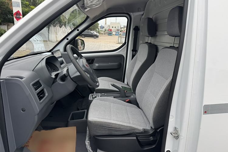 Used Wuling Yangguang 2024 300km Range Practical Window-Sealed Version 60kW