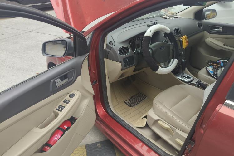 Used Ford Focus 2013 Hatchback Classic 1.8L Automatic Fashion Edition
