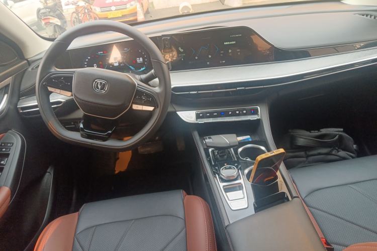 Used CHANGAN Eado 2023 Changan Edition PLUS Blue Whale NE 1.4T GDI DCT Prestige Version Center Console