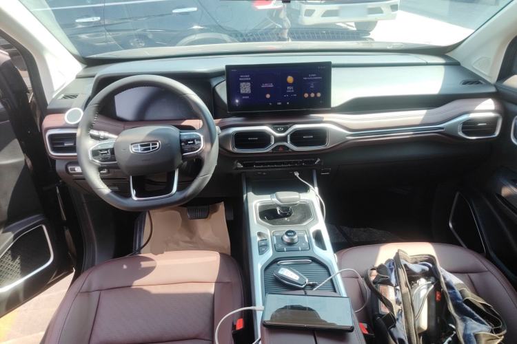 Used Geely Auto Haoyue 2022 1.8TD DCT Luxury 7-Seater Center Console