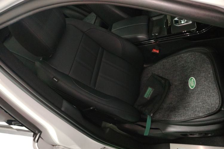 Used Land Rover Range Evoque 2020 249 PS R-DYNAMIC SE Sport Technology Edition Right Front Seat