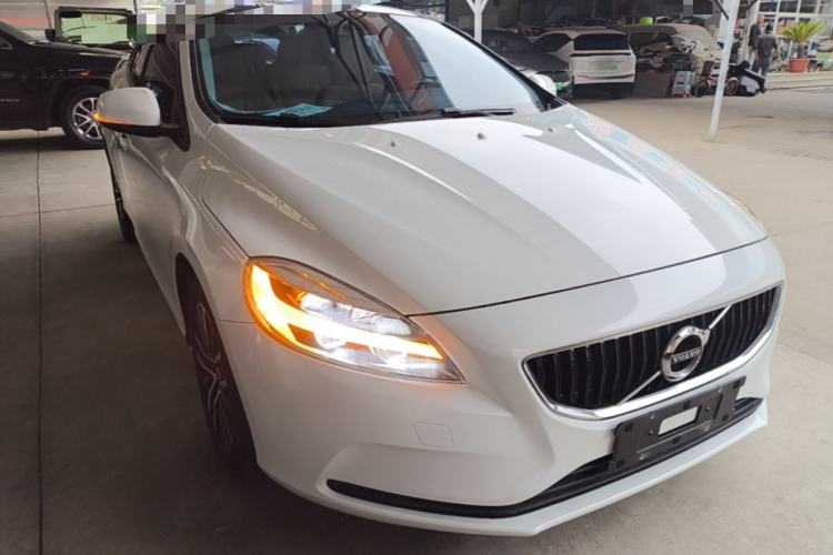 Used Volvo V40 2019 T3 Zhiyi Edition
