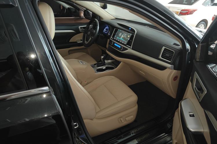 Used Toyota Highlander 2018 2.0T Two-Wheel Drive Luxury Edition 7 Seats China VI Standard
