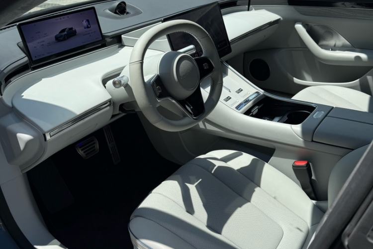 Used Hima Luxeed S7 2025 855 km Max Interior 2