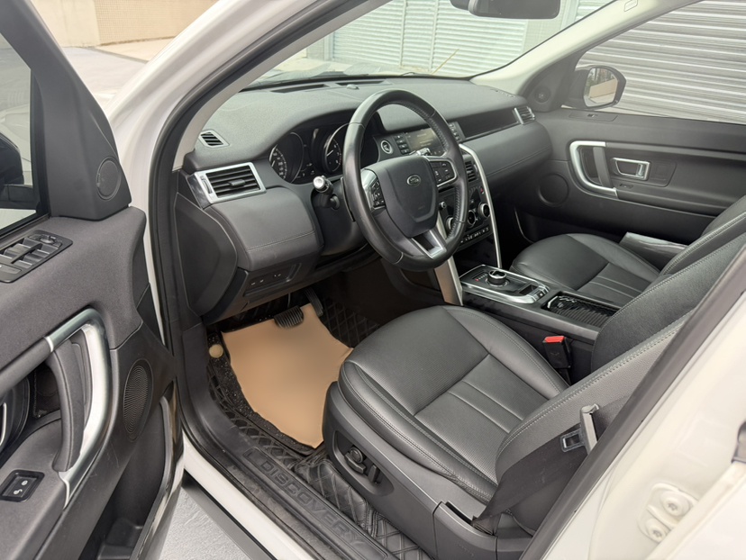 Vordere Reihe im Auto