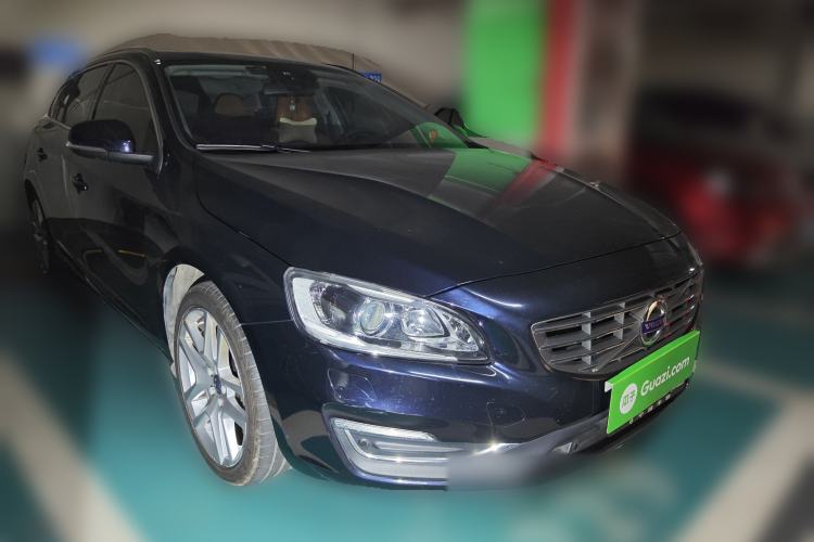 Used Volvo V60 2017 T5 Zhiyi Edition China V Standard Front Right 45 Deg