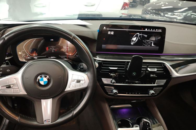 Used BMW 5 Series 2022 Second Facelift 525Li M Sport Package Center Console