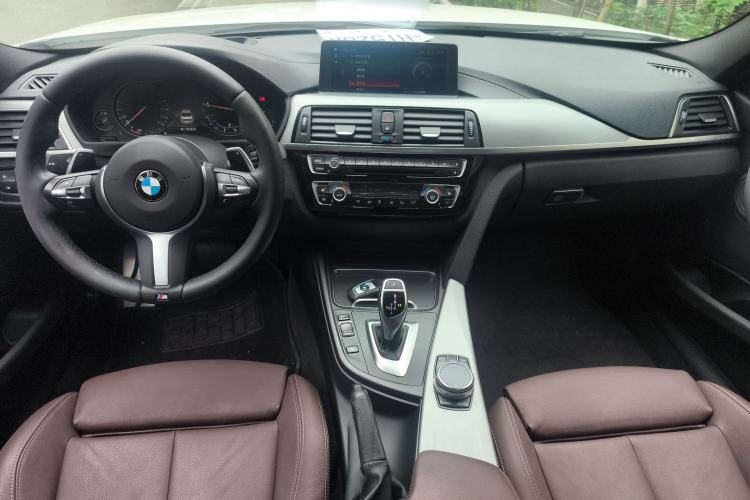 Used BMW 3 Series 2018 330i M Sport Night Edition Center Console