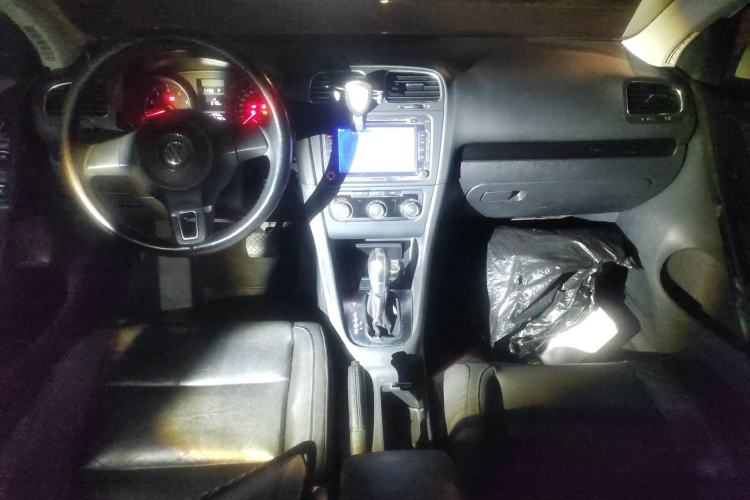 Used Volkswagen Golf 2012 1.4 TSI Automatic Comfort Edition Center Console