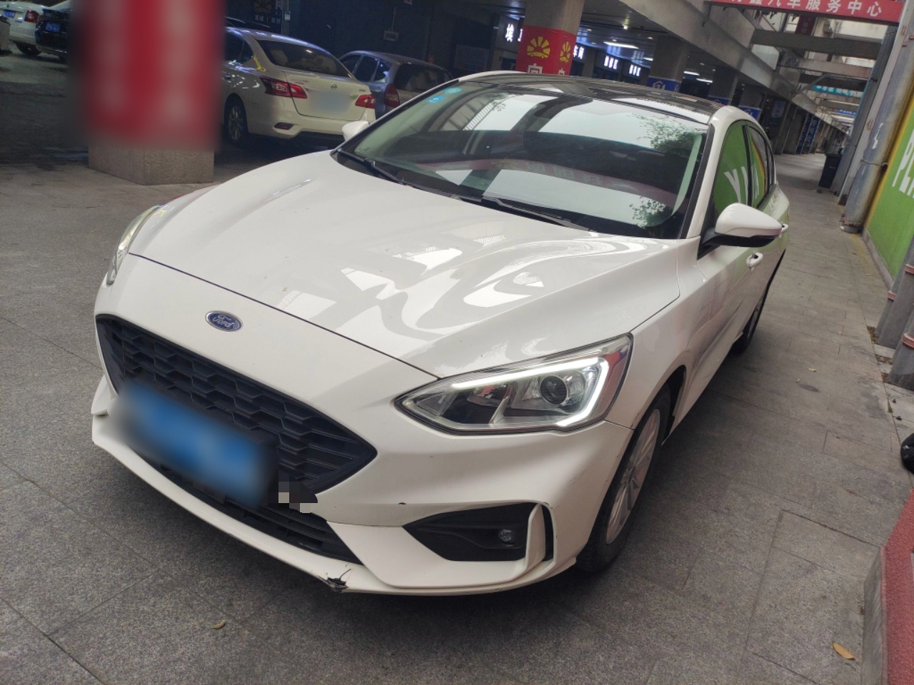 Под передней частью автомобиля