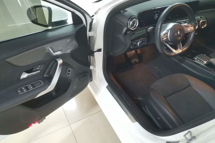 Used Mercedes-Benz A-Class 2022 Revised Version A 200 L Sport Sedan Fashionable Style
