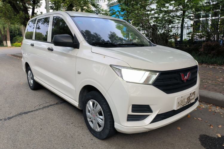 Used Wuling Hongguang 2019 1.5L S Basic Version China VI Standard LAR Front Right 45 Deg