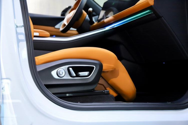 Used XPeng G9 2025 625 Long-Range Max Interior 5