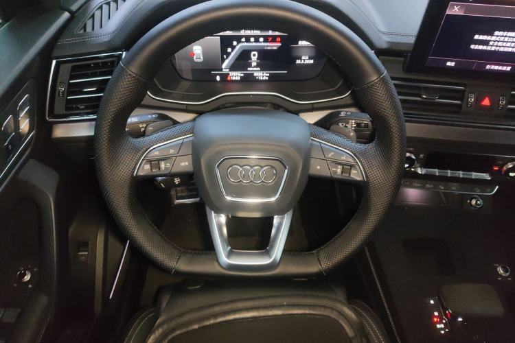 Used Audi Q5L 2024 45 TFSI Luxury Dynamic Model Steering Wheel