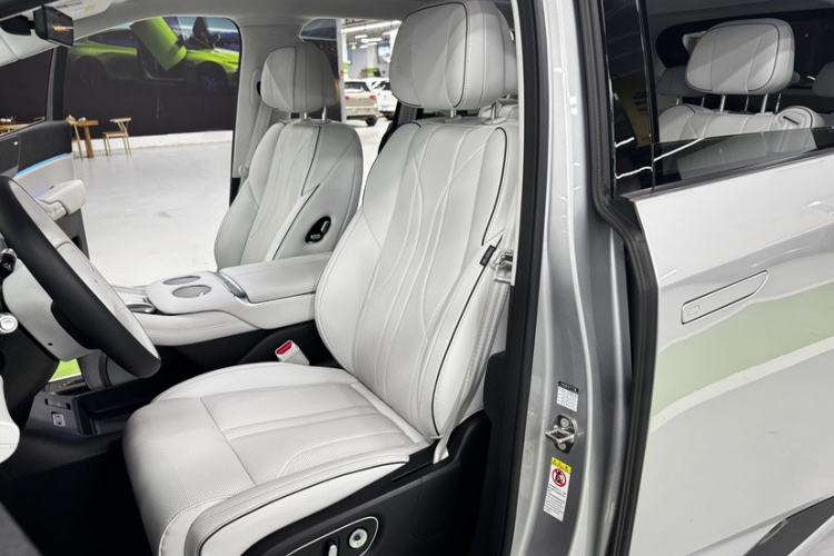 Used XPeng X9 2024 702 Ultra-Long Range Pro Interior 5