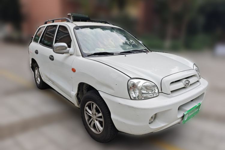 Used Huatai Santa Fe Classic 2011 2.0L Gasoline Manual Two-Wheel Drive Luxury Version Front Right 45 Deg